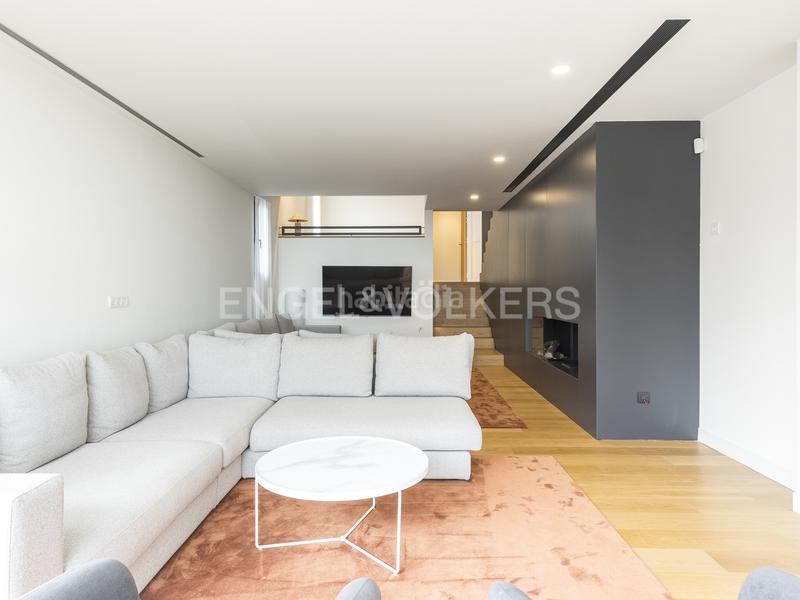 Foto 76351ea1-de24-4d7d-b268-8419dbf28830. Alquiler casa moderna casa con piscina en sarriá en Barcelona