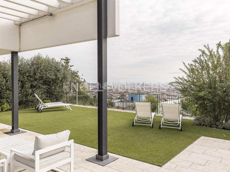 Foto 917bc9d1-e5c2-4047-a450-35bf64d624fe. Alquiler casa moderna casa con piscina en sarriá en Barcelona