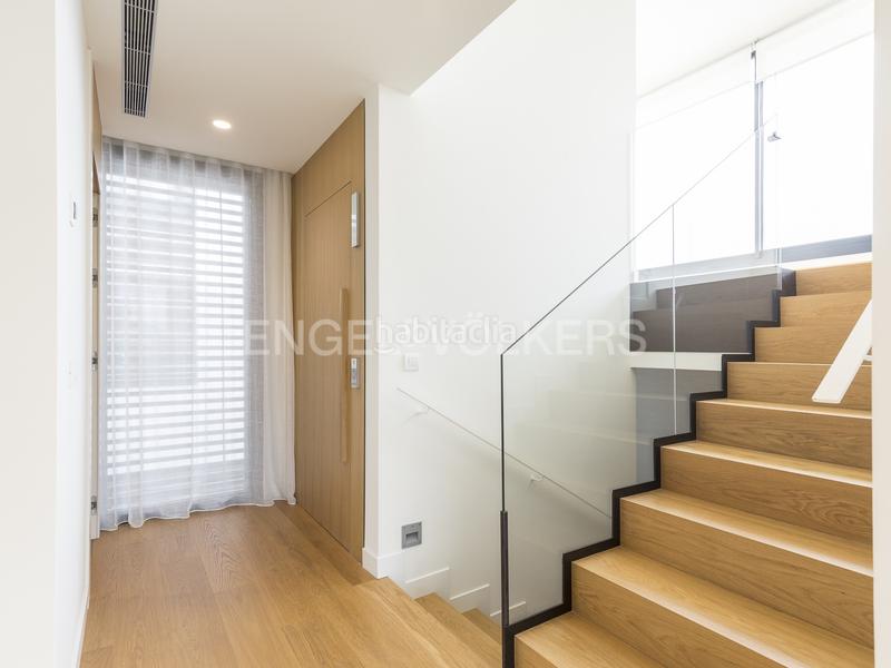 Foto 9e727339-b108-4819-a809-0273d6af5bb2. Alquiler casa moderna casa con piscina en sarriá en Barcelona