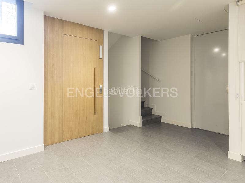 Foto ff7918ed-90e8-4a4c-8ad1-68a45bbe71ce. Alquiler casa moderna casa con piscina en sarriá en Barcelona