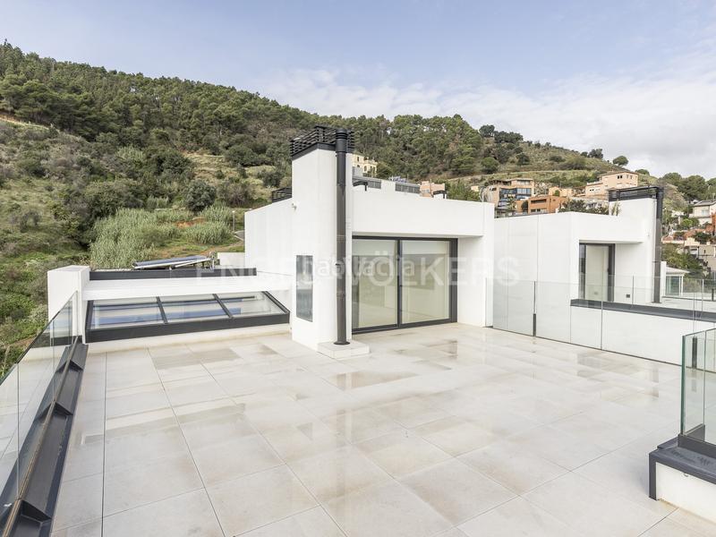 Foto 06289ce9-b69b-4174-bd95-89943974d949. Lloguer casa amb calefacció aparcament piscina a Barcelona