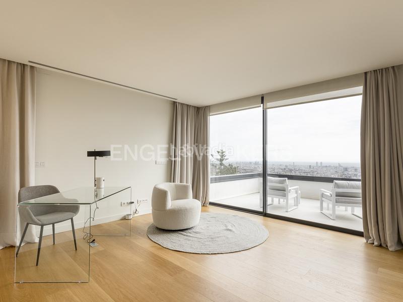 Foto 0baae4d3-ec61-45a8-bd3a-2a07e35c7bdb. Lloguer casa amb calefacció aparcament piscina a Barcelona