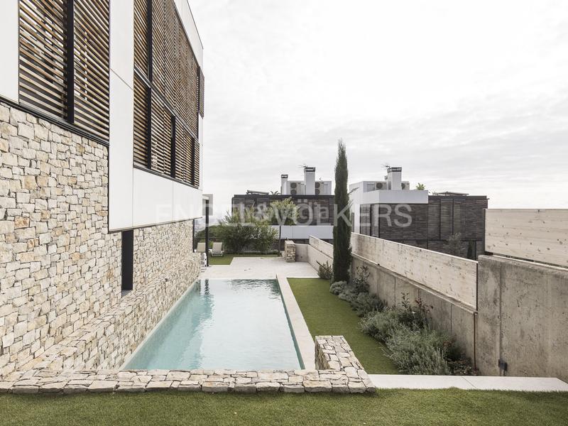 Foto 43f1a7e8-9657-4769-9726-5e4a23066f4a. Lloguer casa amb calefacció aparcament piscina a Barcelona