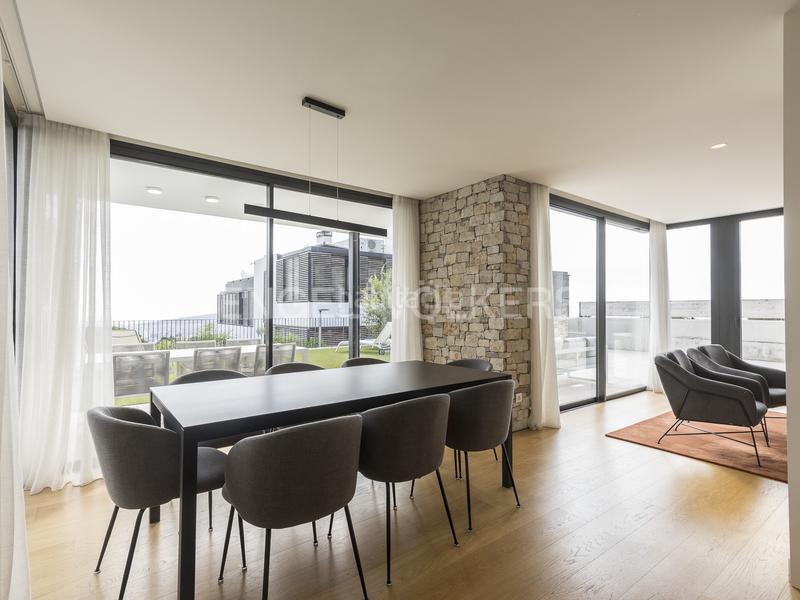 Foto 4d10fa1f-43d7-4a70-8ec1-bb48d9b6e24b. Lloguer casa amb calefacció aparcament piscina a Barcelona