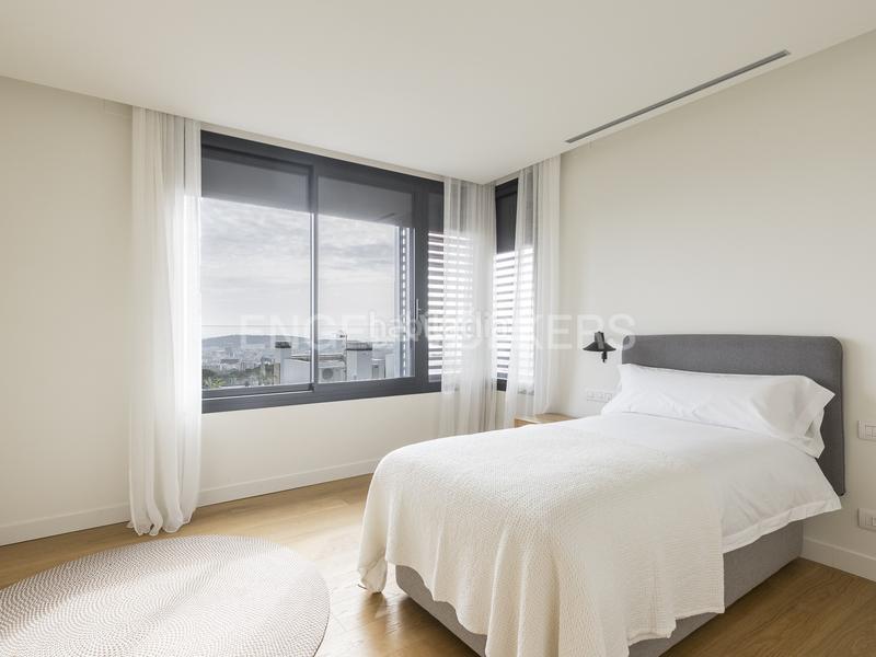 Foto 7057092d-7fd9-434b-9456-b5f575e06cf7. Lloguer casa amb calefacció aparcament piscina a Barcelona