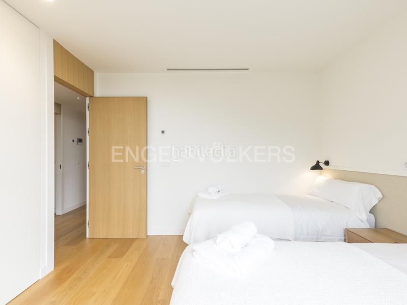 Foto 90739753-c4dd-4276-b95e-459aee464de2. Lloguer casa amb calefacció aparcament piscina a Barcelona