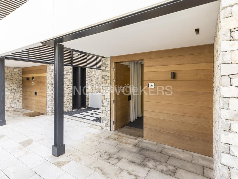 Foto b6dd38a5-b754-498c-bc49-aa8611dbf8df. Lloguer casa amb calefacció aparcament piscina a Barcelona