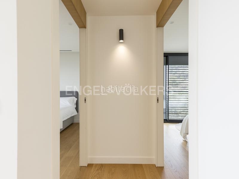 Foto bb6ae977-75a9-4eef-93db-e74b0f9ea74d. Lloguer casa amb calefacció aparcament piscina a Barcelona