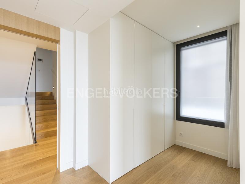 Foto c8d31376-37fa-4c77-885a-bec0b83d89a6. Lloguer casa amb calefacció aparcament piscina a Barcelona