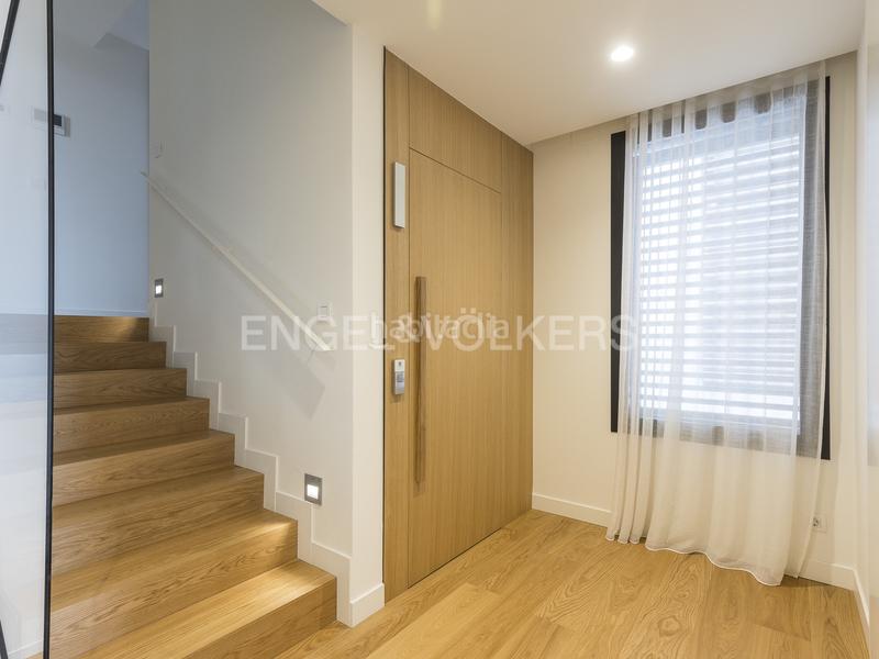 Foto e9227583-fbc8-4774-8b28-a949f4ae90ee. Lloguer casa amb calefacció aparcament piscina a Barcelona