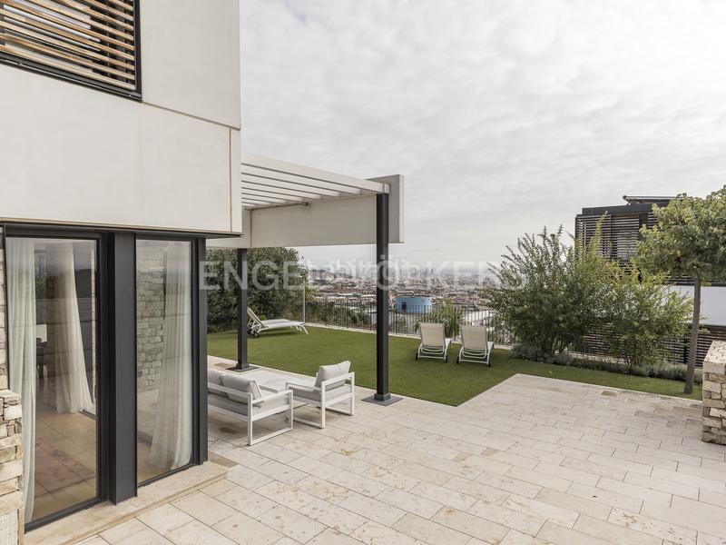 Foto f581fd10-e3a4-476f-859c-8bf893c75402. Location maison avec chauffage parking piscine dans Barcelona