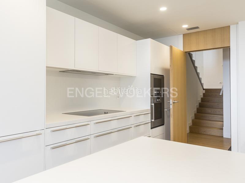 Foto fcdc9ee5-9936-4dcd-abe5-609c2c927308. Rent house with heating parking pool in Sarrià Barcelona