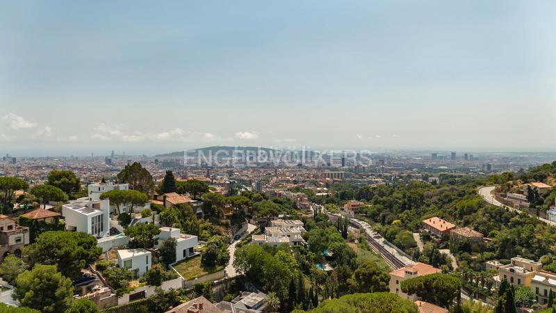 Foto 5099e225-9678-4683-967c-fe3b2ea428d3. Casa fabulosa casa con vistas panoramicas y gran jardín en sarriá en Barcelona