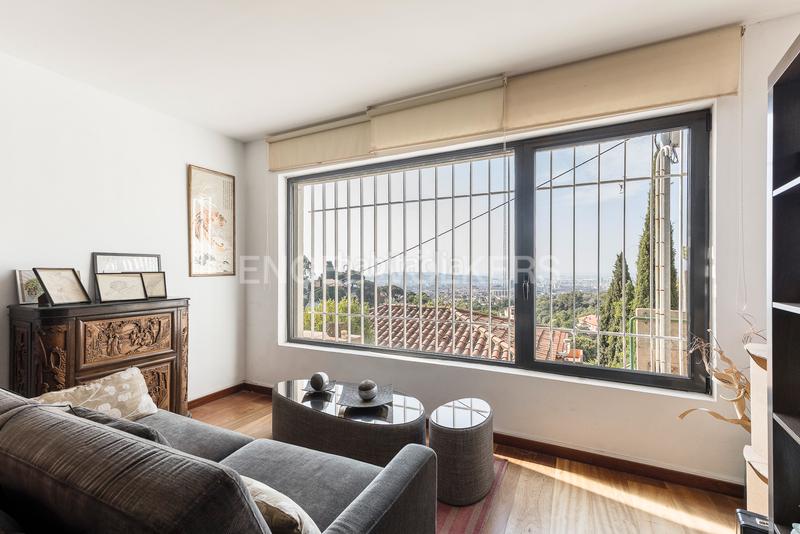 Foto baa11dd5-ec67-4be9-b1b7-64e9fdadf398. Casa fabulosa casa con vistas panoramicas y gran jardín en sarriá en Barcelona
