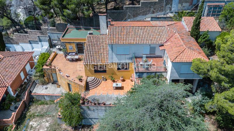 Foto bac6253a-fb9c-49d0-bb51-bedc867a02e9. Casa fabulosa casa con vistas panoramicas y gran jardín en sarriá en Barcelona
