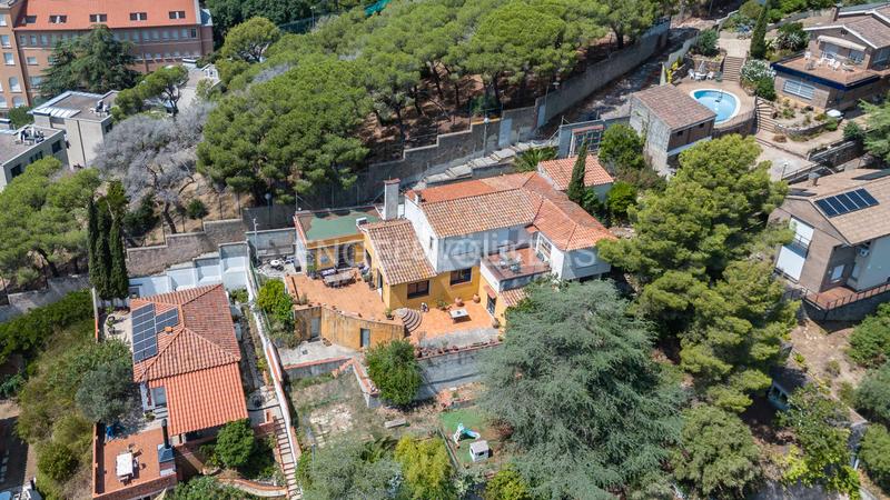 Foto c55ca8b5-7f21-48a3-8343-4876f805a240. Casa fabulosa casa con vistas panoramicas y gran jardín en sarriá en Barcelona