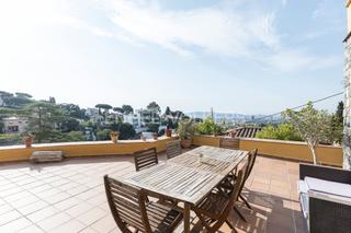 Maison à Sarrià. Fabulosa casa con vistas panoramicas y gran jardín en sarria