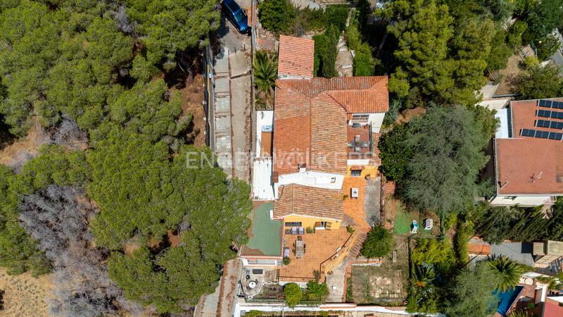 Foto dbb46bb1-ab3a-419e-bb0e-67c6669e1157. Casa fabulosa casa con vistas panoramicas y gran jardín en sarriá en Barcelona