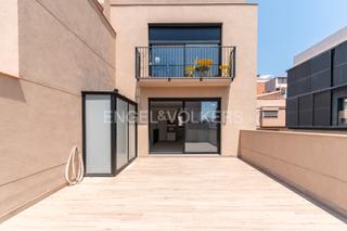 Dúplex a Centre. Espléndido apartamento con terraza de obra nueva en el centro de
