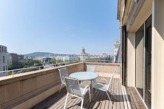 Ático en Dreta de l´Eixample. Exclusivo apartamento con terraza privada en vibrante barcelona,