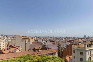 Apartament a El Poble Sec - Parc de Montjuïc. Espectacular piso con vistas a reformar en la mejor finca de pob