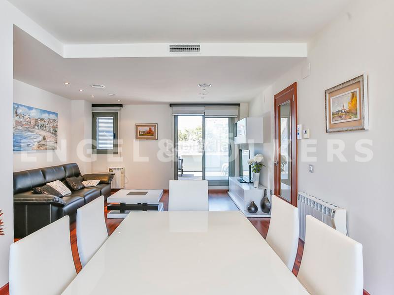 Foto b0a6f6aa-a947-4bfd-a227-b4ffd2a93a07. Attico con riscaldamento parcheggio in Aiguadolç - Sant Sebastià Sitges