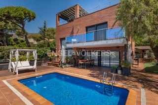 Maison à Montmar. Descubra el hogar de sus sueños