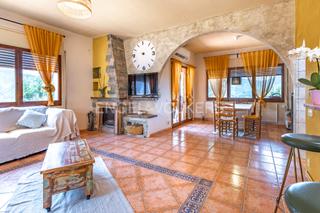 Casa a Vallromanes. Casa en planta para varias familias en vallromanes