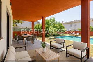 Haus in La Franquesa-Oasis Park. Luminosa casa en una planta, totalmente reformada y a solo 5 min