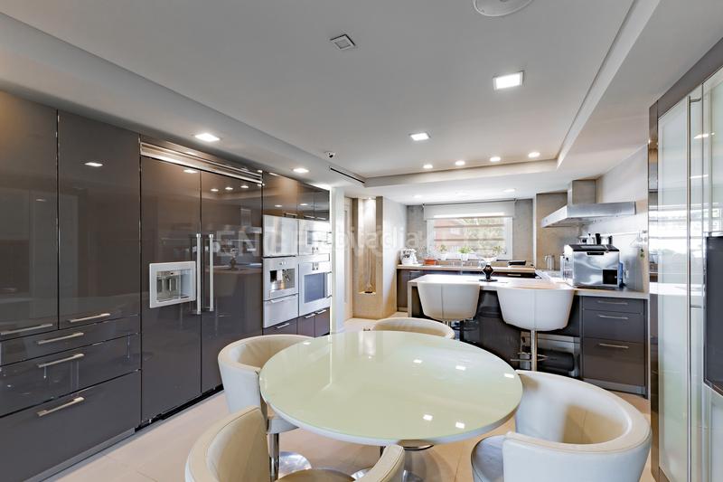 Foto db3bd52d-15ab-4f7a-a756-3e40a2fcd964. Alquiler apartamento piso de alto standing en Pedralbes de larga duración en Barcelona