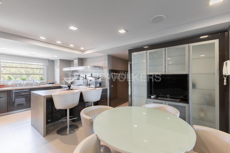 Foto 24e9e799-759c-4f2a-81d1-0545ad46d738. Lloguer apartament amb calefacció aparcament piscina a Barcelona