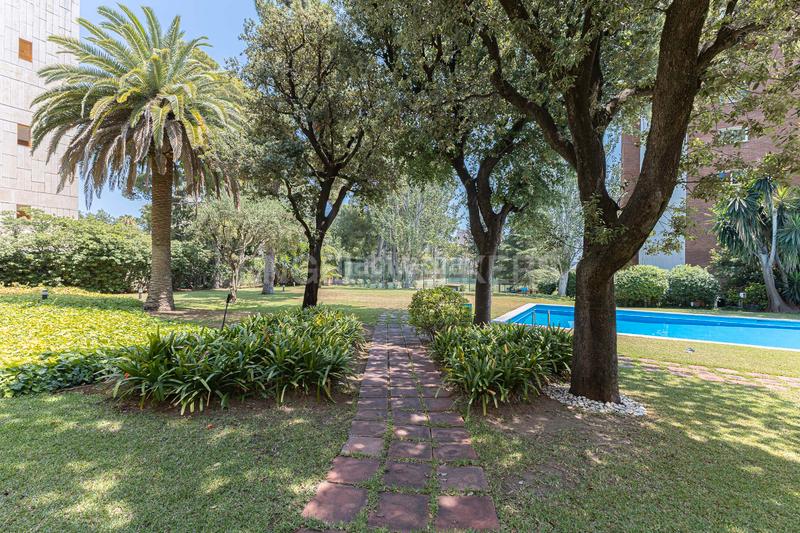 Foto 3442f056-75c7-435b-8db2-ded62fb1310b. Lloguer apartament amb calefacció aparcament piscina a Barcelona