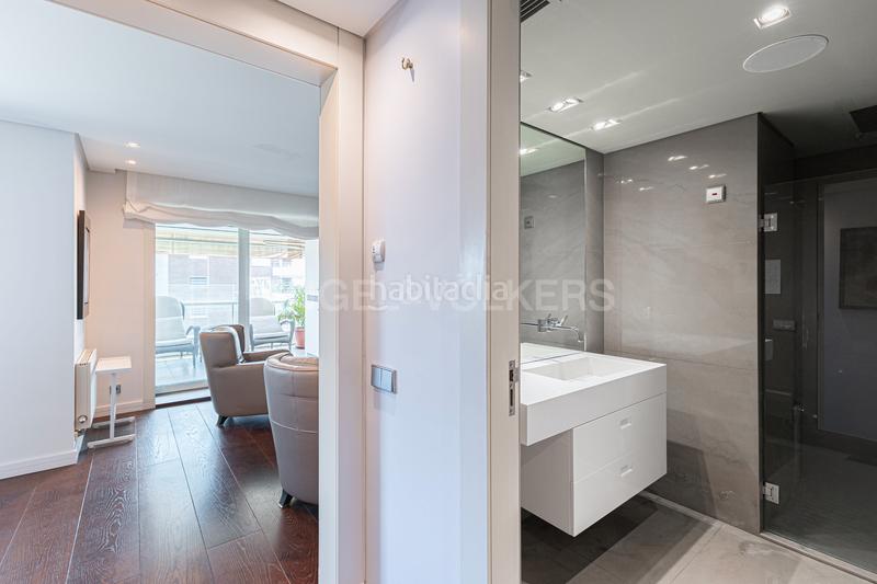 Foto a5c4dcd7-d920-43f7-b0cc-68c1a5f74273. Lloguer apartament amb calefacció aparcament piscina a Barcelona