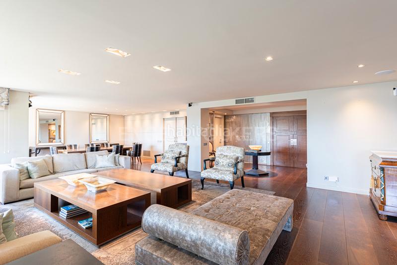 Foto 575bf071-658e-4c13-9db5-52f1f5bc6d8e. Location appartement avec chauffage parking piscine dans Barcelona