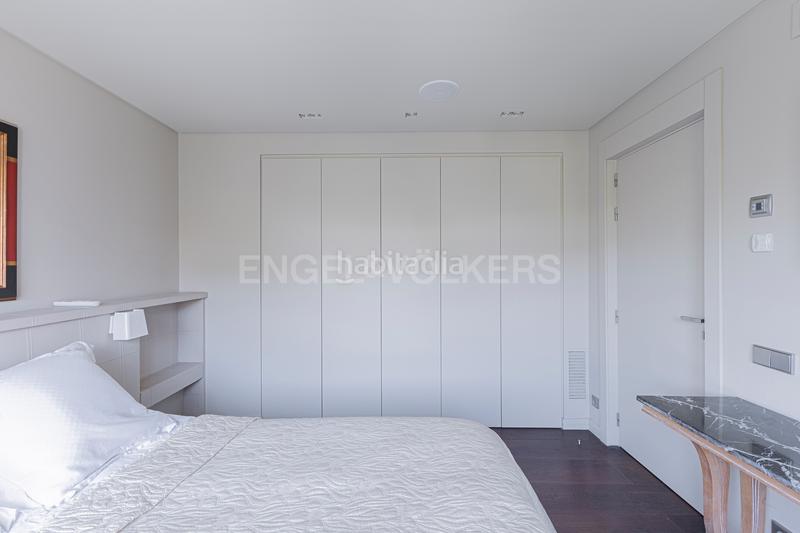 Foto 6bd17ddc-2c20-4bb0-ba83-e32e694f3fcf. Location appartement avec chauffage parking piscine dans Barcelona