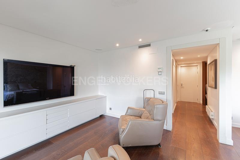 Foto 6cf7b35f-6018-4288-81b4-bd4a7ad91852. Miete appartement mit heizung parking pool in Pedralbes Barcelona