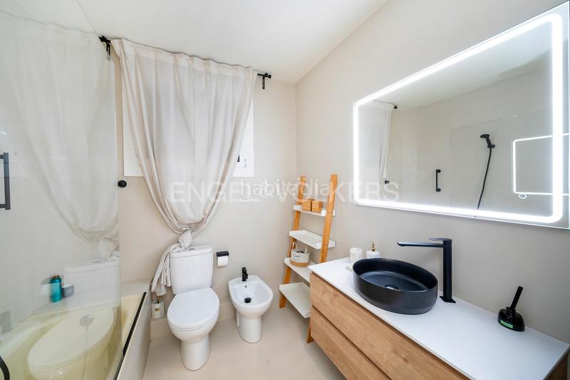 Foto 25d2df39-e62c-4ff6-a0ce-c08ad1bb9220. Appartement avec chauffage dans Fort Pienc Barcelona