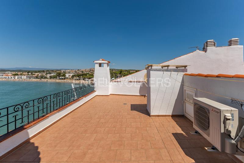 Foto 1f530275-9ef9-42fb-83ea-3999886fefe4. Haus mit heizung parking in Altafulla