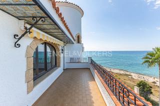 House in Altafulla. Encanto mediterráneo en primera línea de mar  altafulla