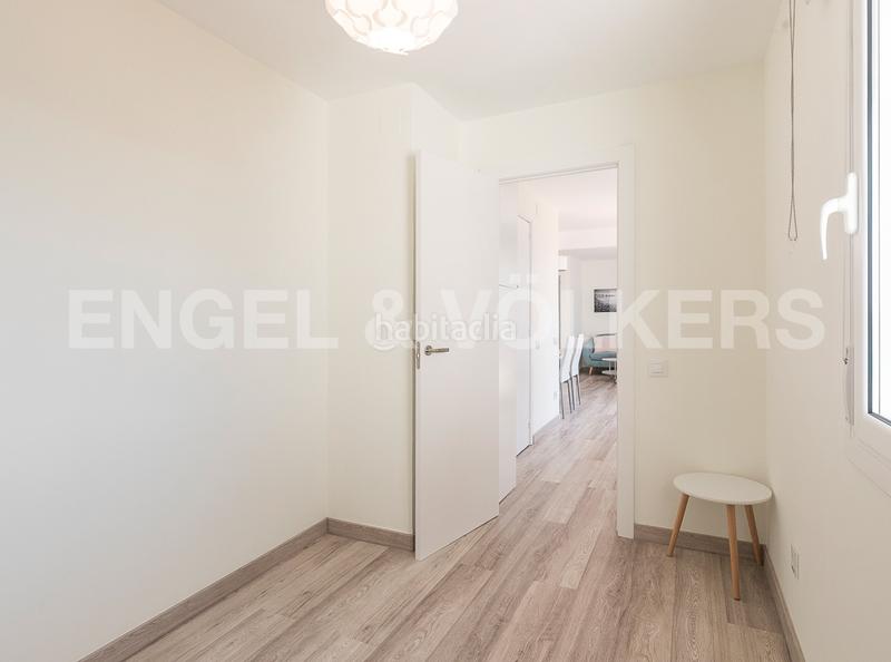 Foto 0de173d9-eecd-480a-89aa-f87d3f11dba1. Àtic amb calefacció a Raval Barcelona