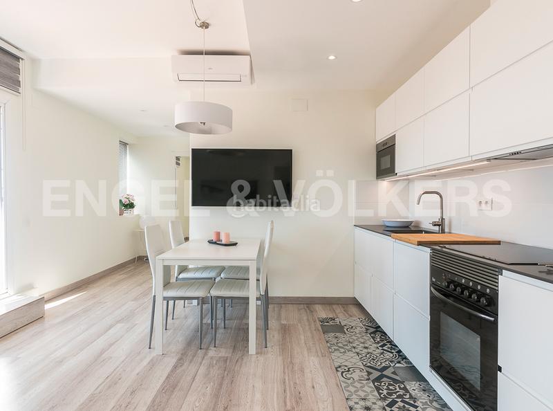 Foto 6eca2e85-54e3-4550-a73f-1ef93427bd9a. Àtic amb calefacció a Raval Barcelona