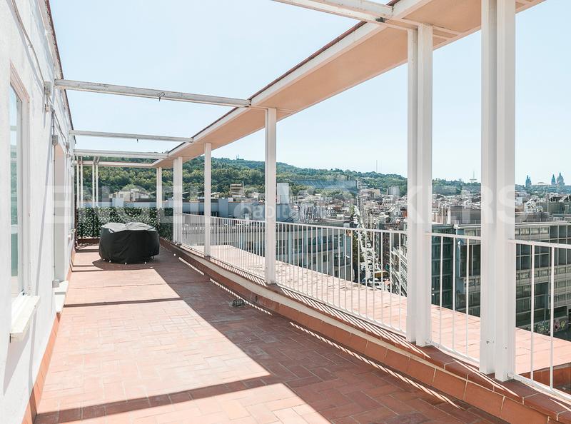 Foto 8d55ca88-d971-4001-a3e4-600062b04c3d. Àtic amb calefacció a Raval Barcelona