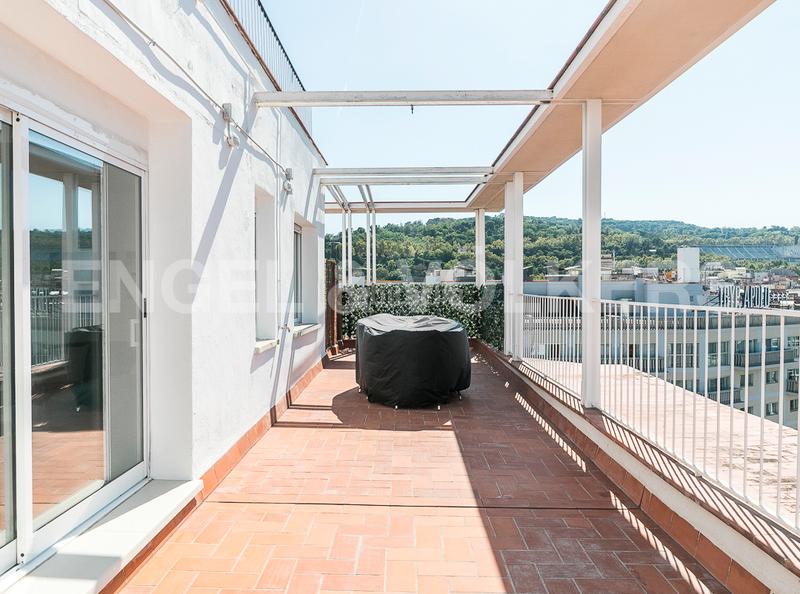 Foto a2e2cce3-6d59-4d54-8949-51a64b6475a6. Àtic amb calefacció a Raval Barcelona