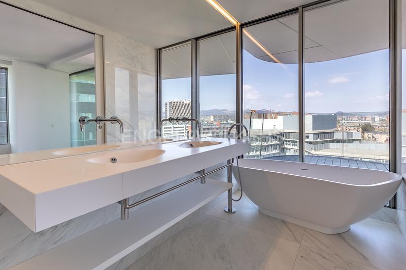 Foto a0bee1c0-92dc-4d03-be62-326a9267fc47. Apartamento maravilloso apartamento con vistas al mar en Barcelona