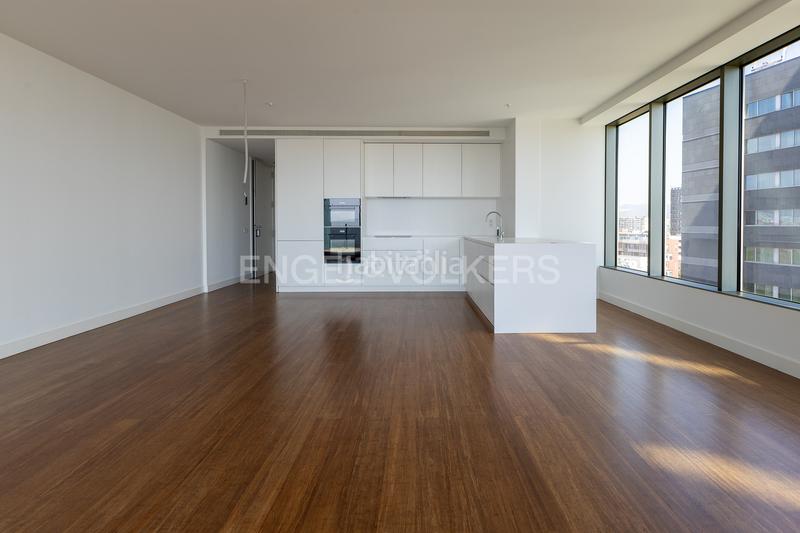 Foto db2f5baa-f0be-43e1-84bc-97bc5eacbd91. Apartamento maravilloso apartamento con vistas al mar en Barcelona