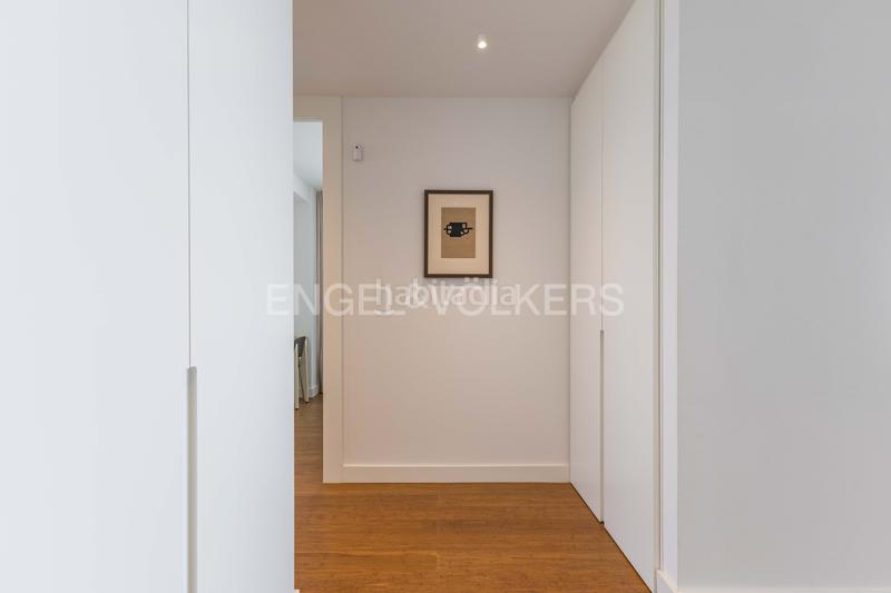 Foto b78e06f0-a8ed-4c1e-b9e9-48a353ae35b8. Piccolo appartamento con riscaldamento parcheggio piscina in Barcelona