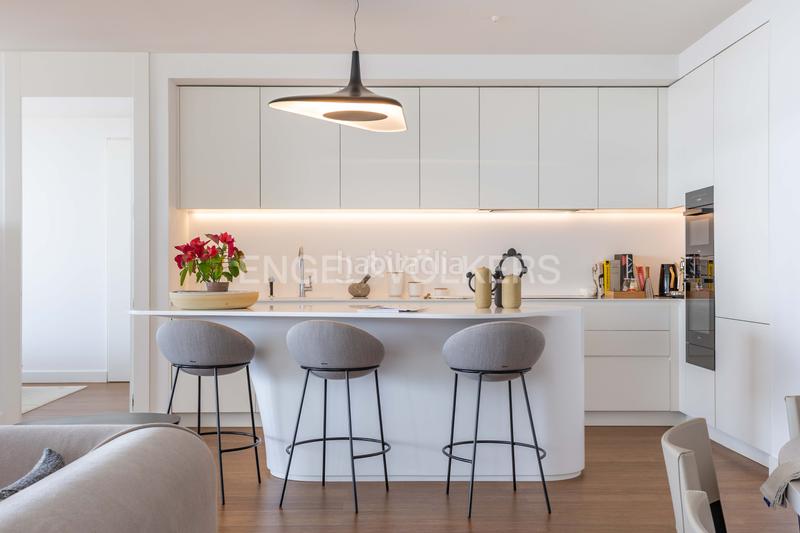 Foto de83895c-8f30-427f-8c0c-a18768a92032. Piccolo appartamento con riscaldamento parcheggio piscina in Barcelona