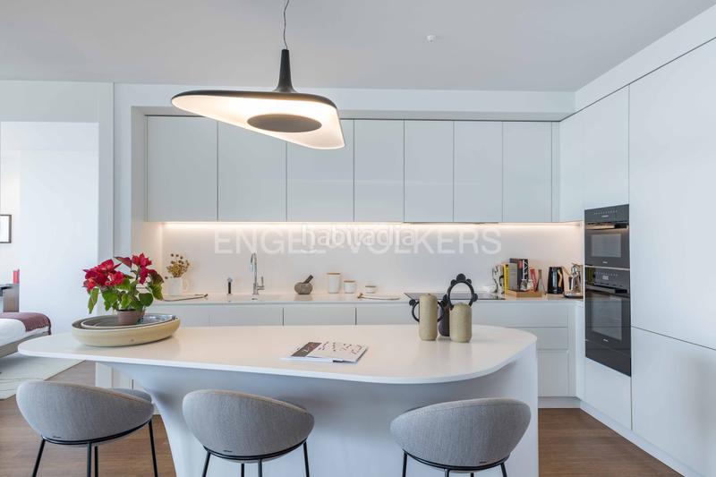 Foto f298d7b8-17f7-4a1a-ad5c-74c60d6b6c5a. Piccolo appartamento con riscaldamento parcheggio piscina in Barcelona