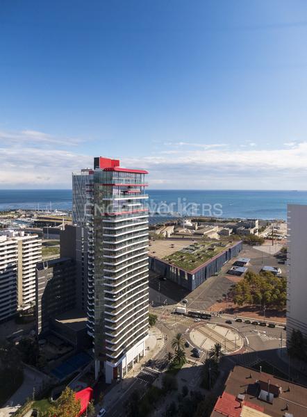 Foto 45f9cadf-bd26-4cab-8d16-47823856b10d. Apartamento maravilloso apartamento con vistas al mar en plaça llevant en Barcelona