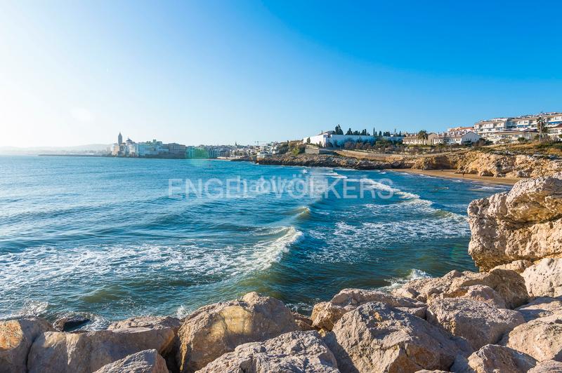 Foto 045a27ba-11b6-40b3-aa06-0090982b4b9a. Terreno residencial soleado terreno con rebaje completado en Sant Pere de Ribes